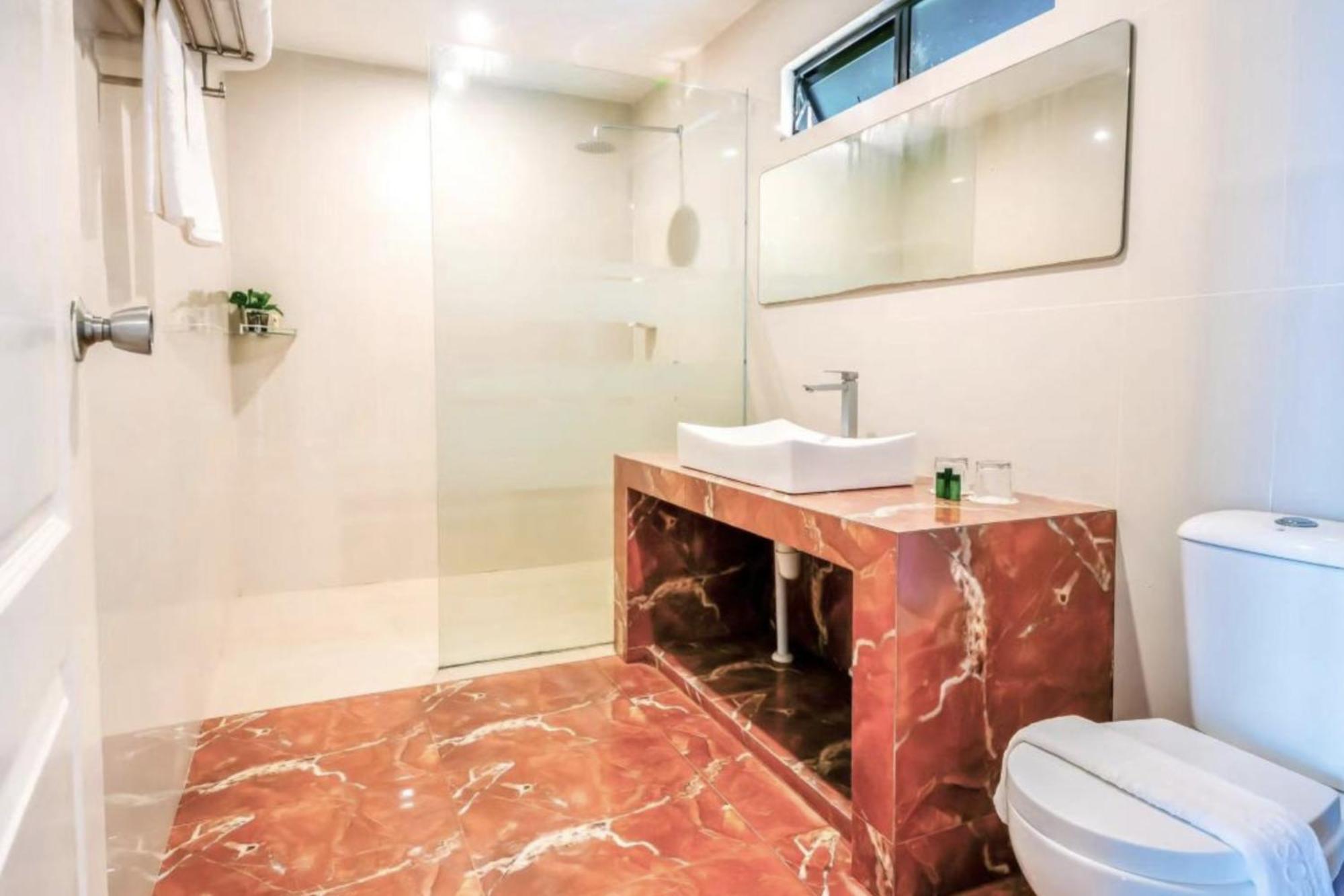 Dolphin Bay Island Resort Kota Belud Habitación foto