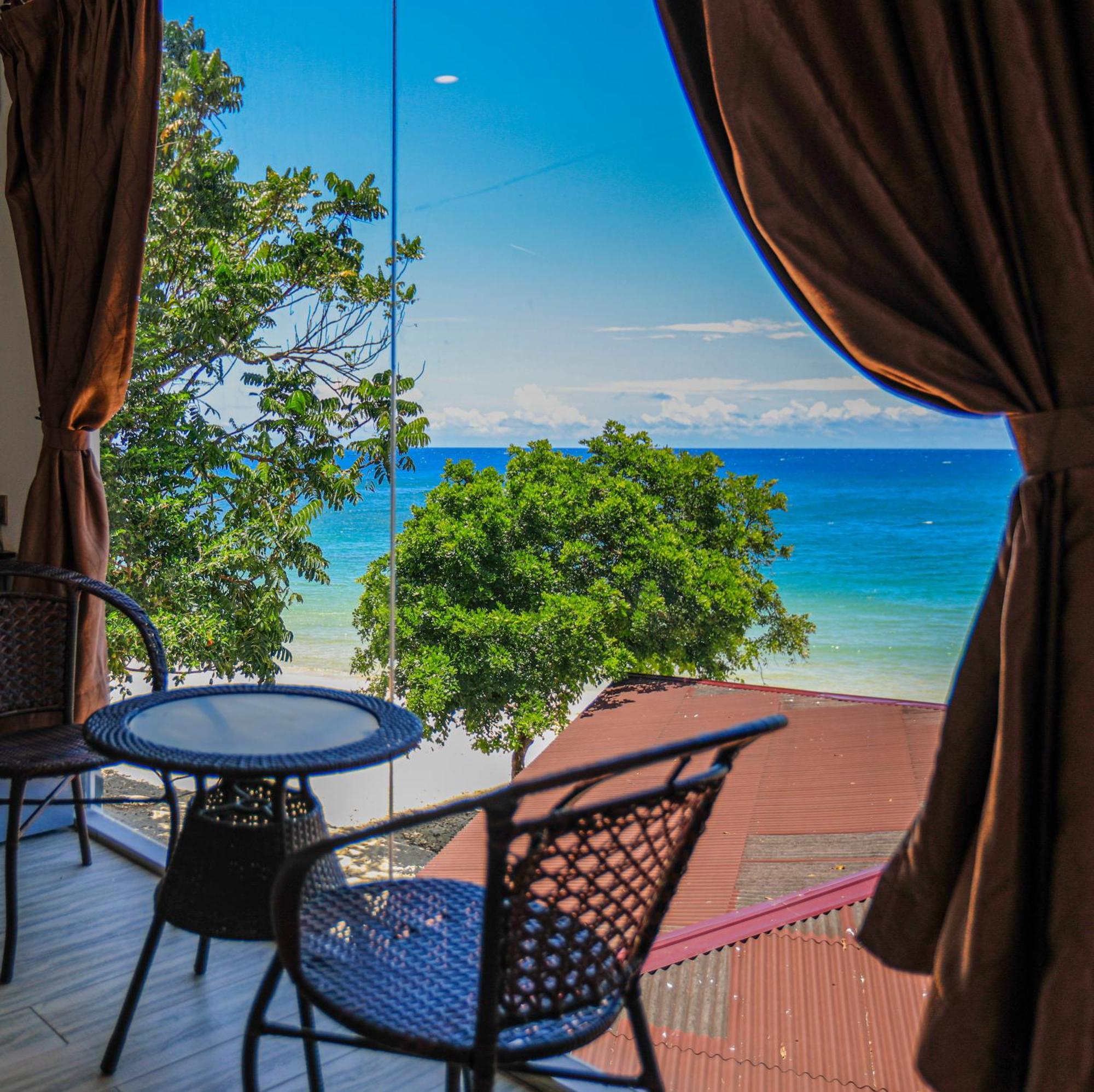 Dolphin Bay Island Resort Kota Belud Exterior foto